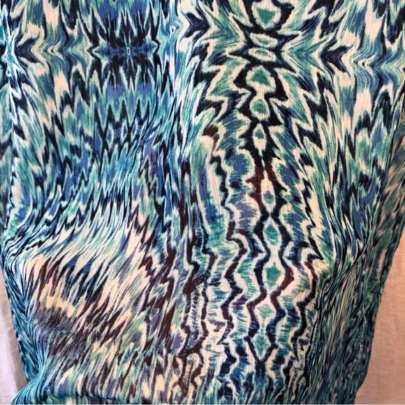 Violet + Claire v neck tank top semi sheer aqua and navy kaleidoscope pattern M - Picture 4 of 8